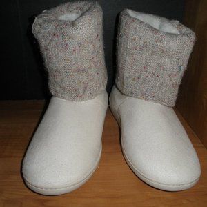 NEW by APOTHECARY, WHITE MEMORY FOAM SLIPPER BOOTS SIZE LARGE (10-11)